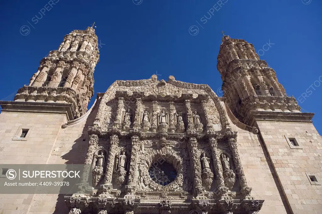 ARTE BARROCO. MEXICO. CATEDRAL BASILICA DE NUESTRA SEÑORA DE LA ASUNCION. Construída en el siglo XVIII en estilo barroco. Se encuentra en el centro histórico de la ciudad, declarado Patrimonio de la Humanidad por la UNESCO. Vista parcial de la FACHADA ZACATECAS. Estado de Zacatecas.