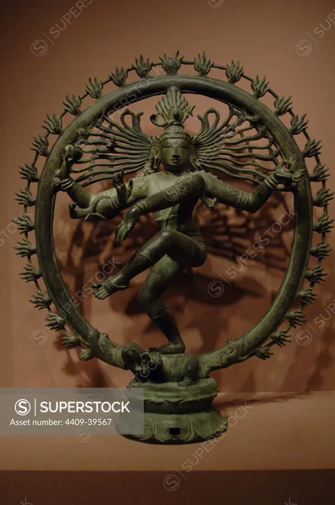 ARTE INDIO. INDIA. DIOS SHIVA (NATARAJA). Realizado en bronce. Tamil Nadu. Hacia el 1100. Dinastía Chola. Museo de Arte de Denver. Estado de Colorado. Estados Unidos.
