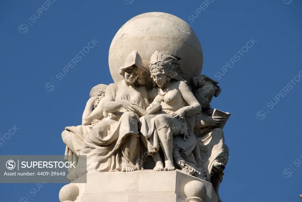 MADRID. Detalle del MONUMENTO A MIGUEL DE CERVANTES (1547-1616), situado en la PLAZA DE ESPAÑA, donde se representa a los CINCO CONTINENTES LEYENDO EL QUIJOTE Y SUJETANDO LA BOLA DEL MUNDO. España.
