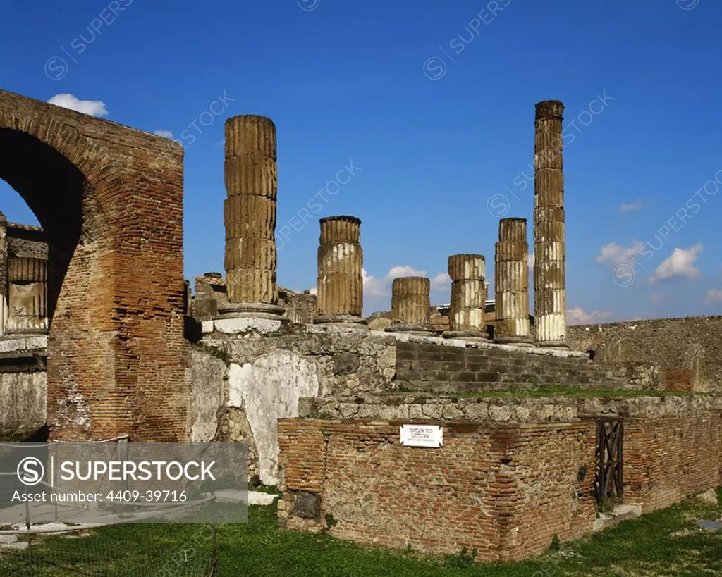 Pompeii. Ancient Roman city. Temple of Jupiter or Capitolium. Built 2nd century BC. Campania, Italy.