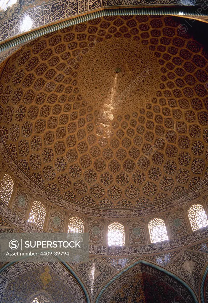 Islamic Art. Safavid era. Sheikh Loftollah Mosque. Built in 1598 during the reign of Abbas I and completed in 1602 in time of Sheikh Lotfollah. Dome of the prayer hall covered with glazed tiles and writing of Ali Reza Abbasi. Isfahan. Islamic Republic of Iran.