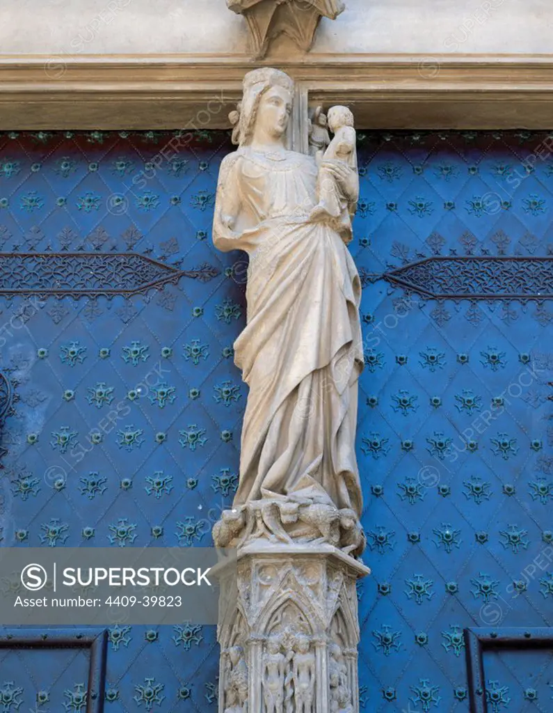 Gothic Art. Spain. Mullion Virgin by the Master Bartomeu. Door of the Cathedral of Saint Mary (1170-1331). Tarragona. Catalonia.