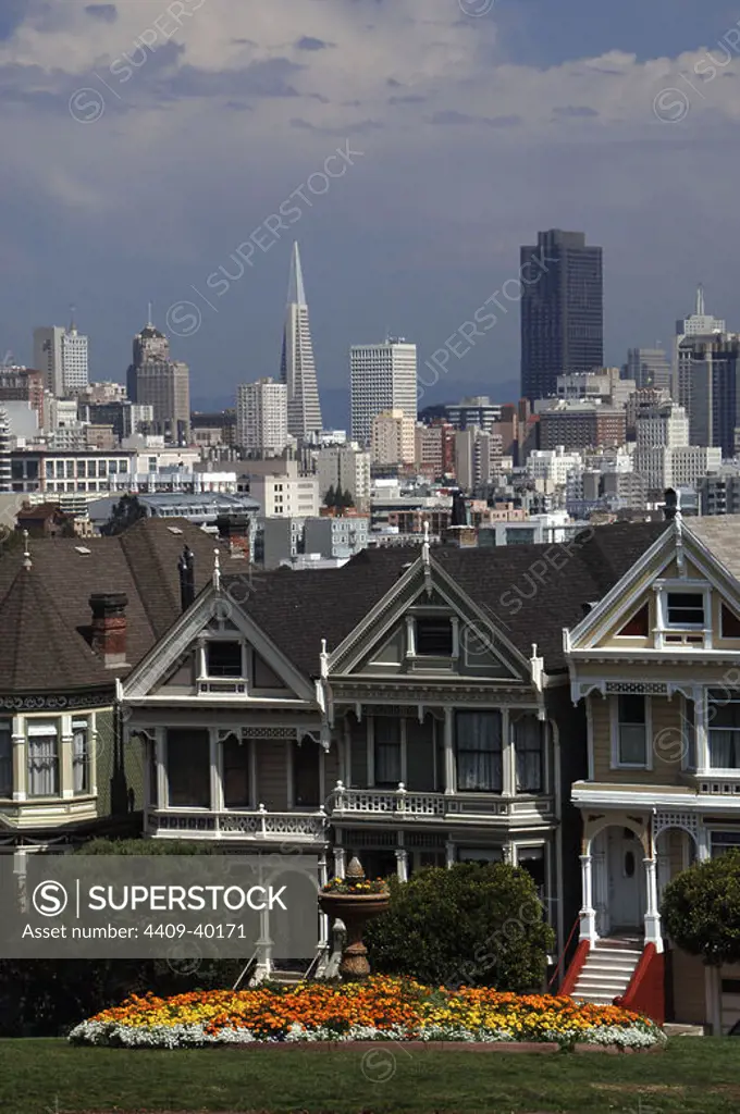 ESTADOS UNIDOS. SAN FRANCISCO. Vista de las típicas CASAS VICTORIANAS en ALAMO SQUARE. Estado de California.