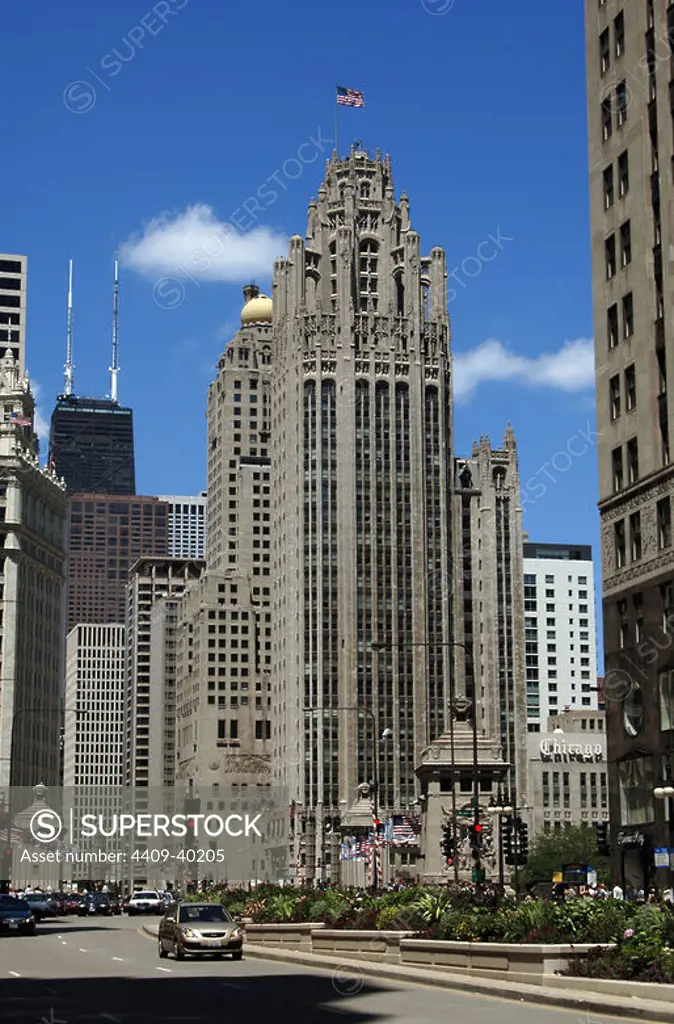 ESTADOS UNIDOS. CHICAGO. Vista de la sede del periódico "CHICAGO TRIBUNE" (fundado a mediados del siglo XIX), situada en un rascacielos erigido en 1922 en la Avenida Michigan. Estado de Illinois.
