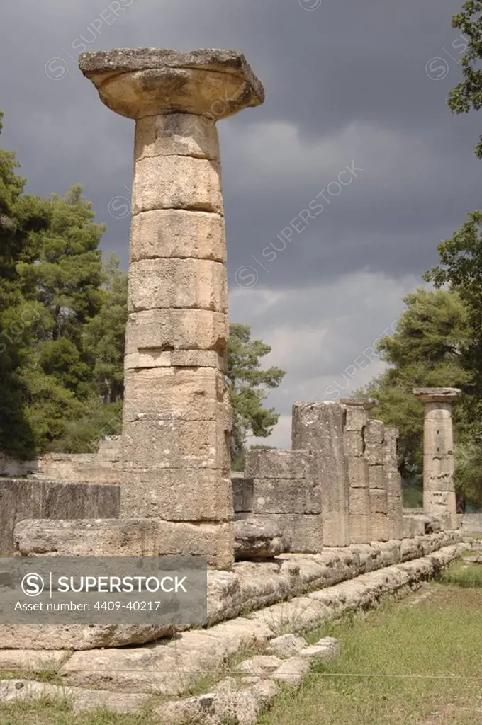 Greece. Olympia. Temple of Hera (Heraion). Doric order. Column and chapiter. 6th century BC. Restored ruins. Altis area. Peloponnese.