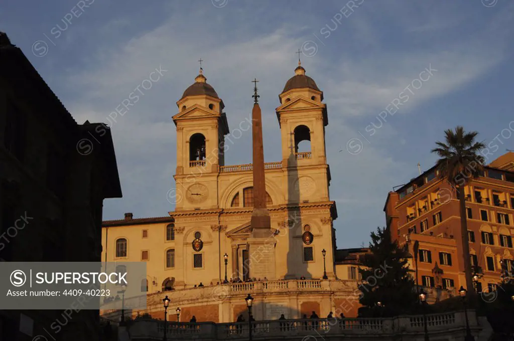 Italy. Rome. The church of the Santissima Trinita dei Monti. Fac_ade decorated with two symmetrical bell tower, designed by Giacomo della Porta (c. 1540-1602) and Domenico Fontana (1543-1607). Late Renaissance. 16th century. The Salustian obelisk is in front. Piazza di Spagna.