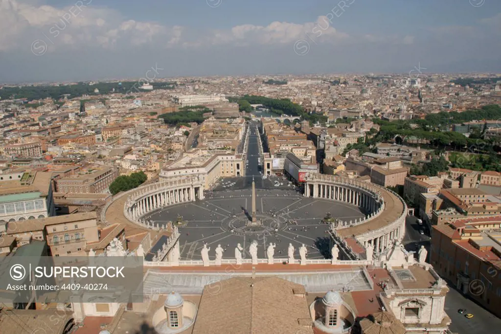 St Peter's square at the Vatican. Built by Gian Lorenzo Bernini (1598-1680). Vatican City State.
