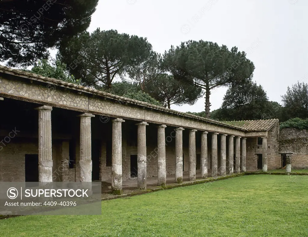 Italy. Pompeii. Quadriporticus. Colonnade.