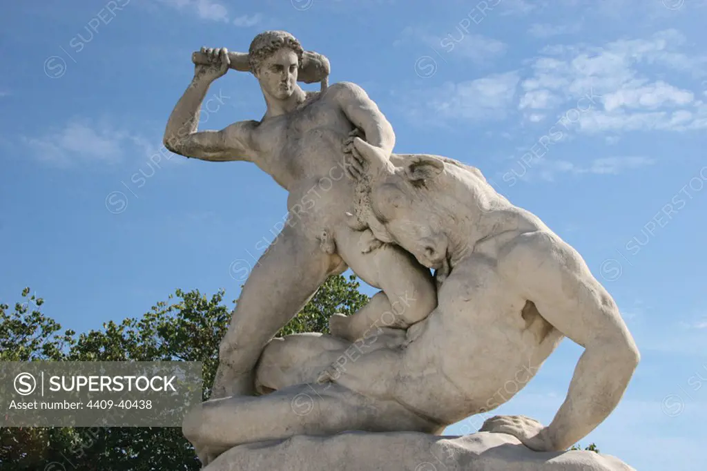Classical Mythologi. Theseus slaying Minotaur. Statue 19th century AD. The Garden of the Tulleria (Tuileries). Paris. France. Europe.