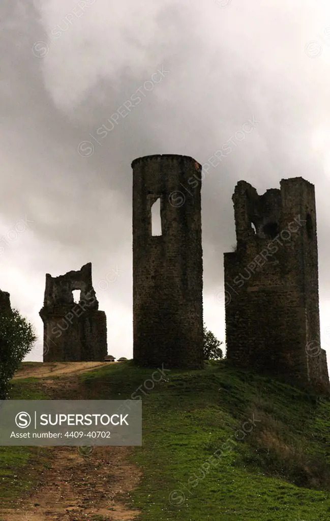 Portugal. Nontemor-o-Novo. Ruins of the Pac_o das Alcaides which served as lodgings for various monarchs and where the Court. Complex of Castle.