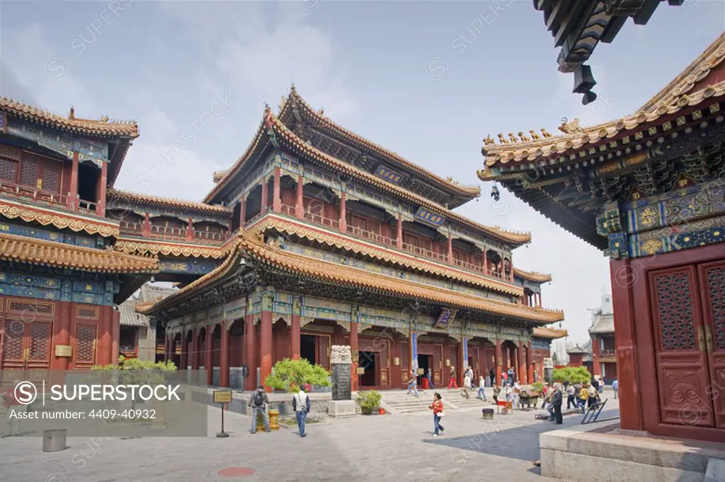 China. Beijing. Yonghe Temple (17th century). Exterior.