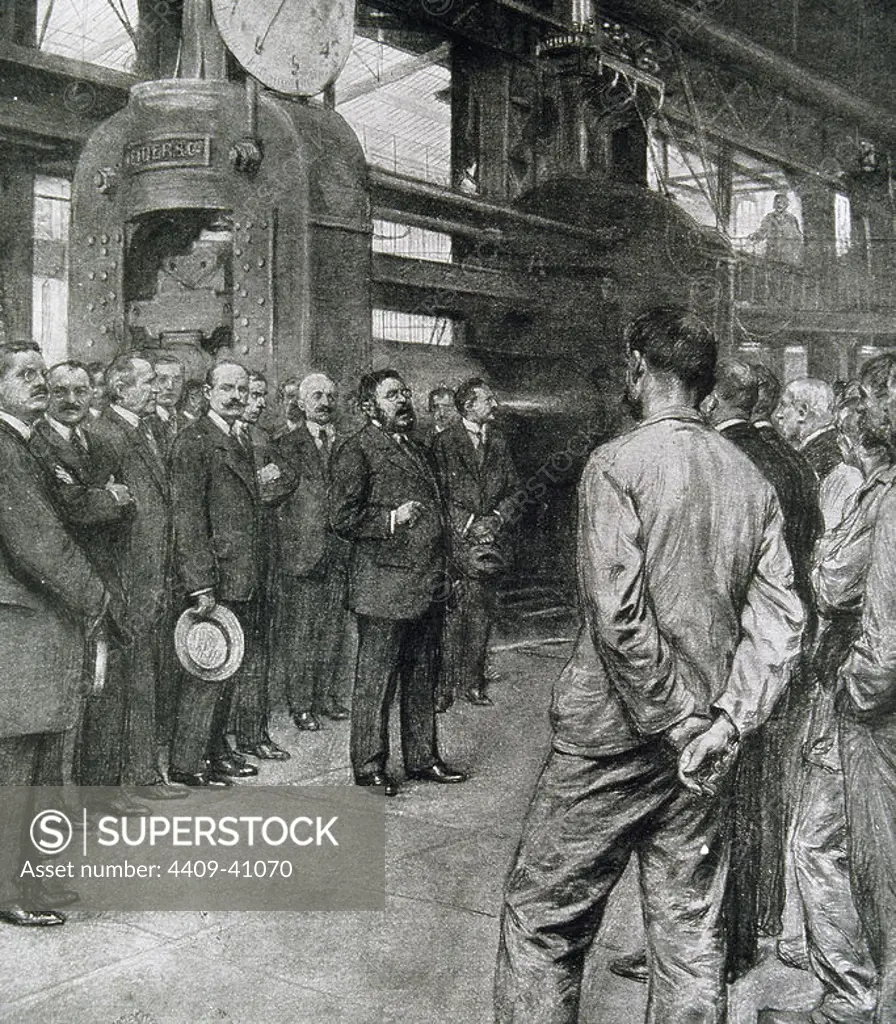 FIRST WORLD WAR (1914-1918). FRANCE.. Albert Thomas, Deputy Secretary of State for Artillery and Ammunition, together with M. Schneider, encouraging workers of a factory to increase production of ammunition for war. Engraving of 1915.