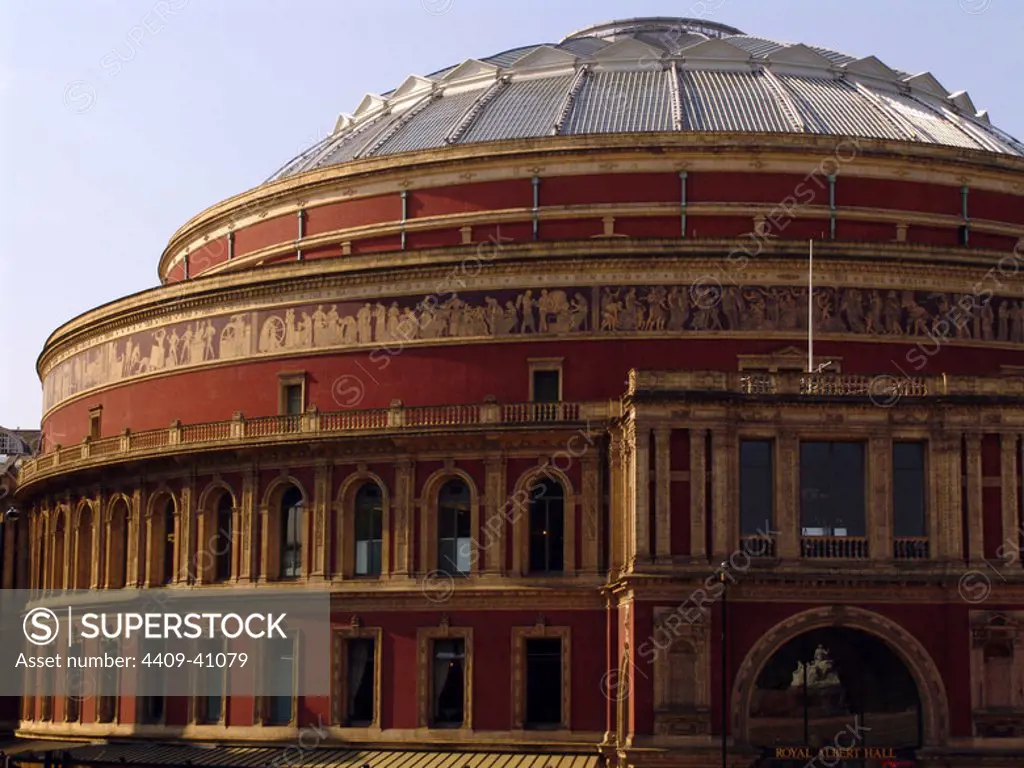 ROYAL ALBERT HALL (Teatro Royal Albert Hall de las Artes y de las Ciencias). Edificio de estilo victoriano construído entre los años 1861 y 1871. S. XIX. Está situado en Kensington, en el centro de la ciudad. Londres. Inglaterra.