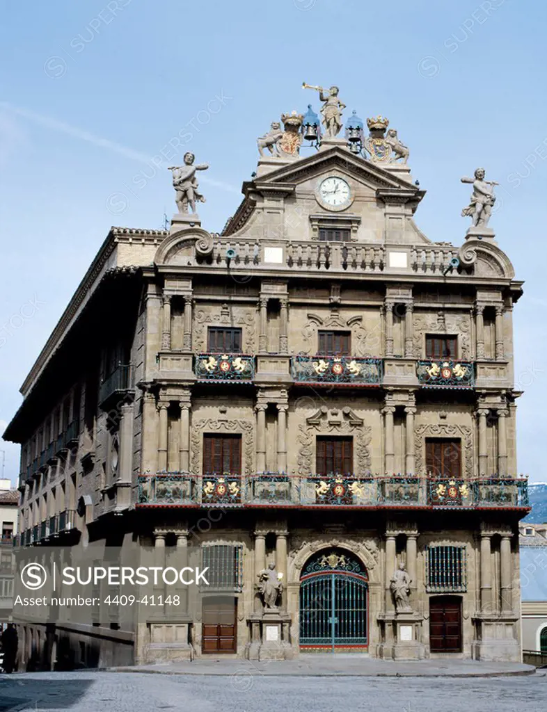 AYUNTAMIENTO DE PAMPLONA. Vista de la fachada, de estilo barroco. Navarra. España.