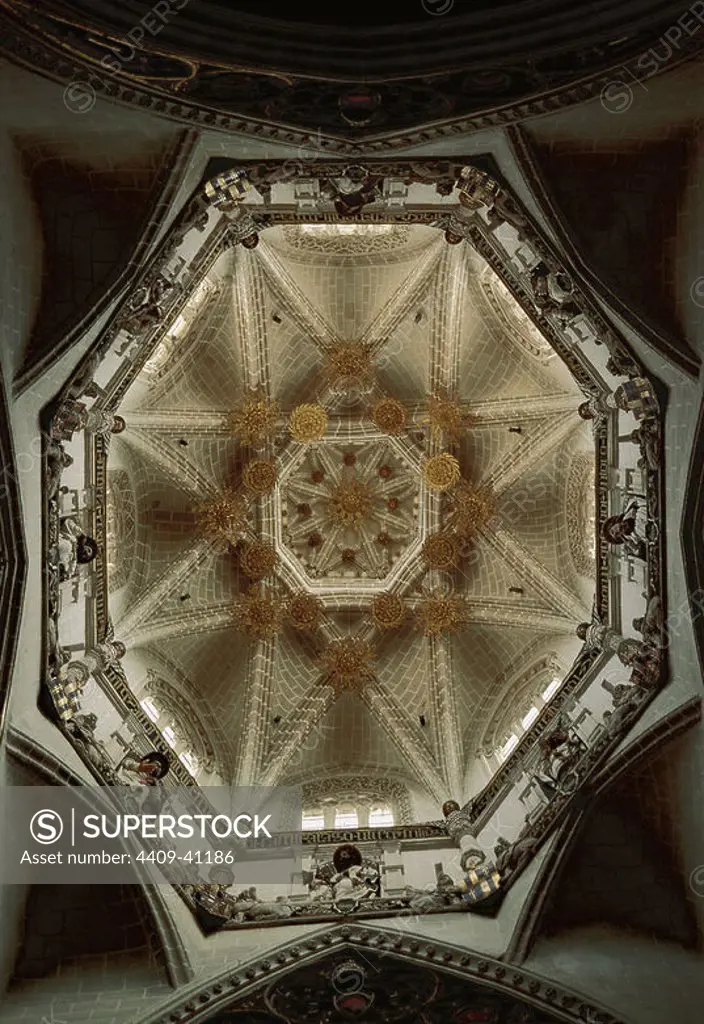 Interior of the baroque dome. Seo Cathedral. Zaragoza. Aragon. Spain.