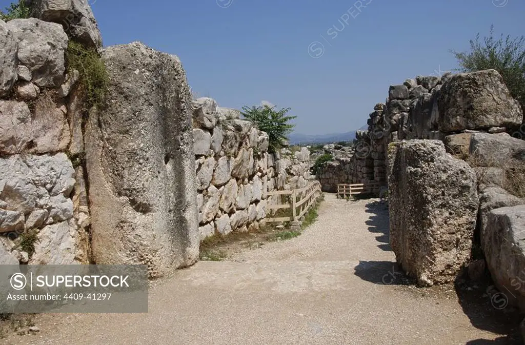 Greece. Tiryns. Mycenaean city (3rd millennium B.C.). Cyclopean wall (1400-1200 B.C.) and access ramp. Peloponnese.