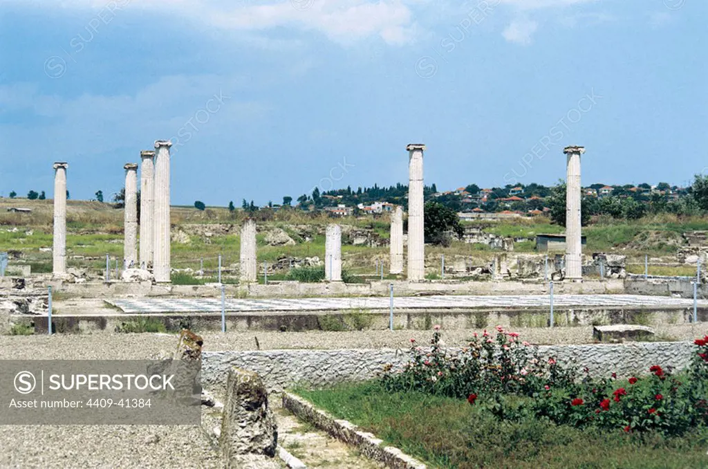 ARTE GRIEGO. GRECIA. RUINAS DE PELA. Construida por Arquelao entre 413-399 a. C. En ella nació FILIPO II de Macedonia (382 a. C.) y Alejandro Magno. Región de Macedonia.