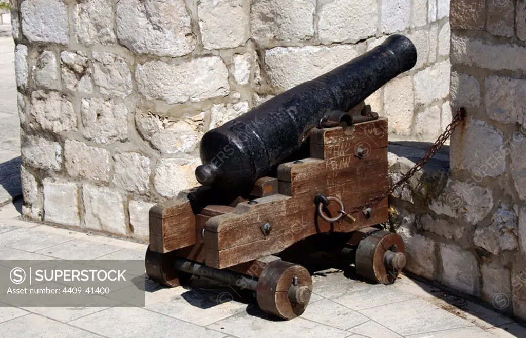 Cannon on the wall. Dubrovnik. Croatia.
