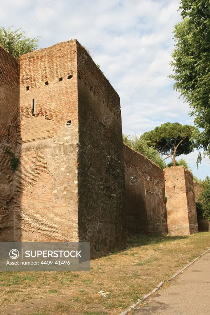 Aurelian Walls built between 271-275 in Rome, during the reign of the roman emperor Aurelian. Rome. Italy.