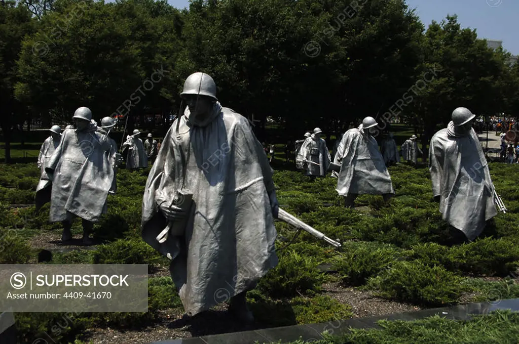 Korean War Veterans Memorial (1995). Group of 19 stainless steel sculptures, by Frank Gaylord, representing a squad patrol. Detail. West Potomac Park. National Mall. Washington D.C. United States.