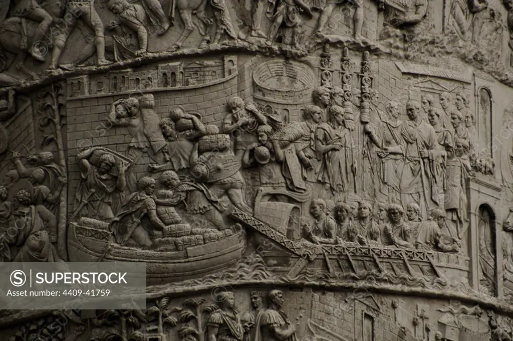 ARTE ROMANO. ITALIA. COLUMNA TRAJANA, erigida en el 113 para conmemorar la victoria del emperador sobre los Dacios (101-106). Detalle de los RELIEVES. FORO DE TRAJANO. ROMA.
