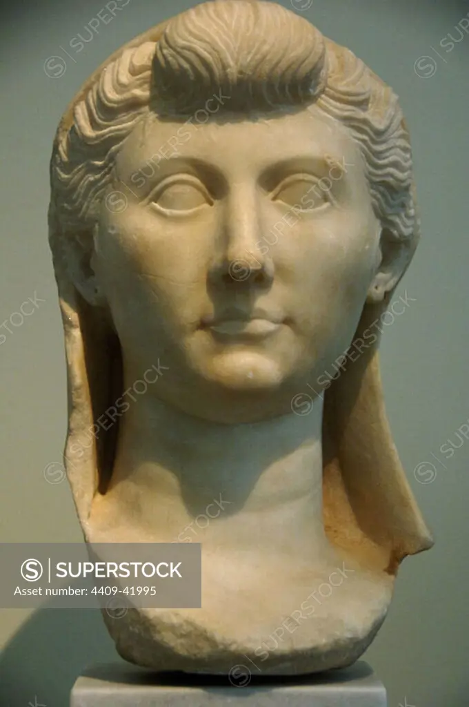 LIVIA DRUSILLA (58 b.C-29 a.C). Roman lady, wife of Emperor Augustus. Bust in parian marble. Dated around 20 B.C. Located in Crete. National Archaeological Museum. Athens. Greece.