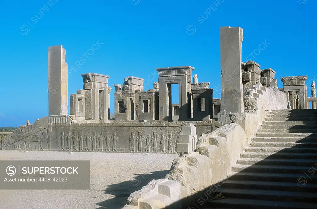 Persian art. Achaemenid period. Apadana Palace. Ruins. First palace built under Darius I in the new capital, Persepolis. It stands on a plinth decorated with reliefs depicting the royal guard. 6th and 5th centuries B.C. Islamic Republic of Iran.