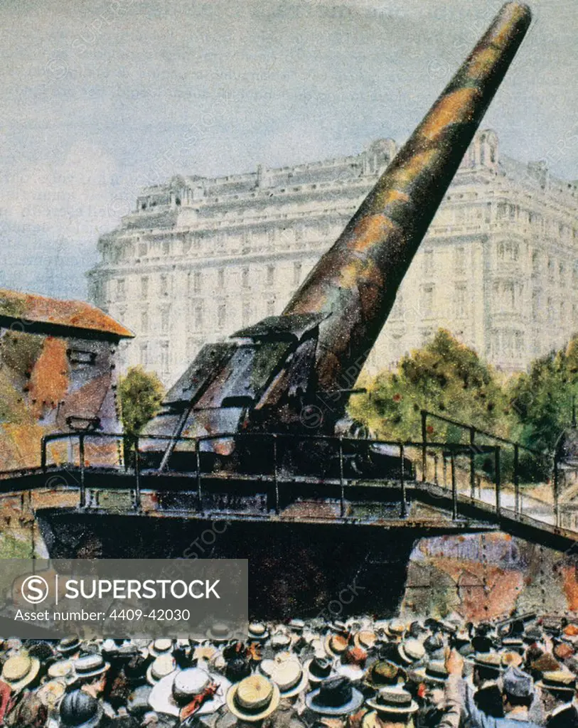 WORLD WAR (1914-1918). BIG BERTHA M42. German gun used to bombard Paris from over 100 km. away in 1918. Its gauge was 210 mm. and was 34 m. long. It was manufactured by Krupp, whose daughter was named the piece and designed by the engineer RAUSENBERGER. La Domenica del Corriere, 1918.