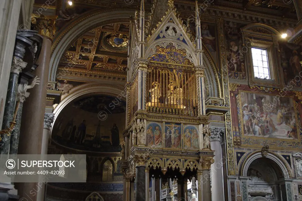 Archbasilica of Saint John Lateran. Interior, rebuilt by Francesco Borromini (1599-1667). 1646-1649. Papal Altar with a reliquary with the heads of Saints Peter and Paul. The canopy are gothic. Rome. Italy.