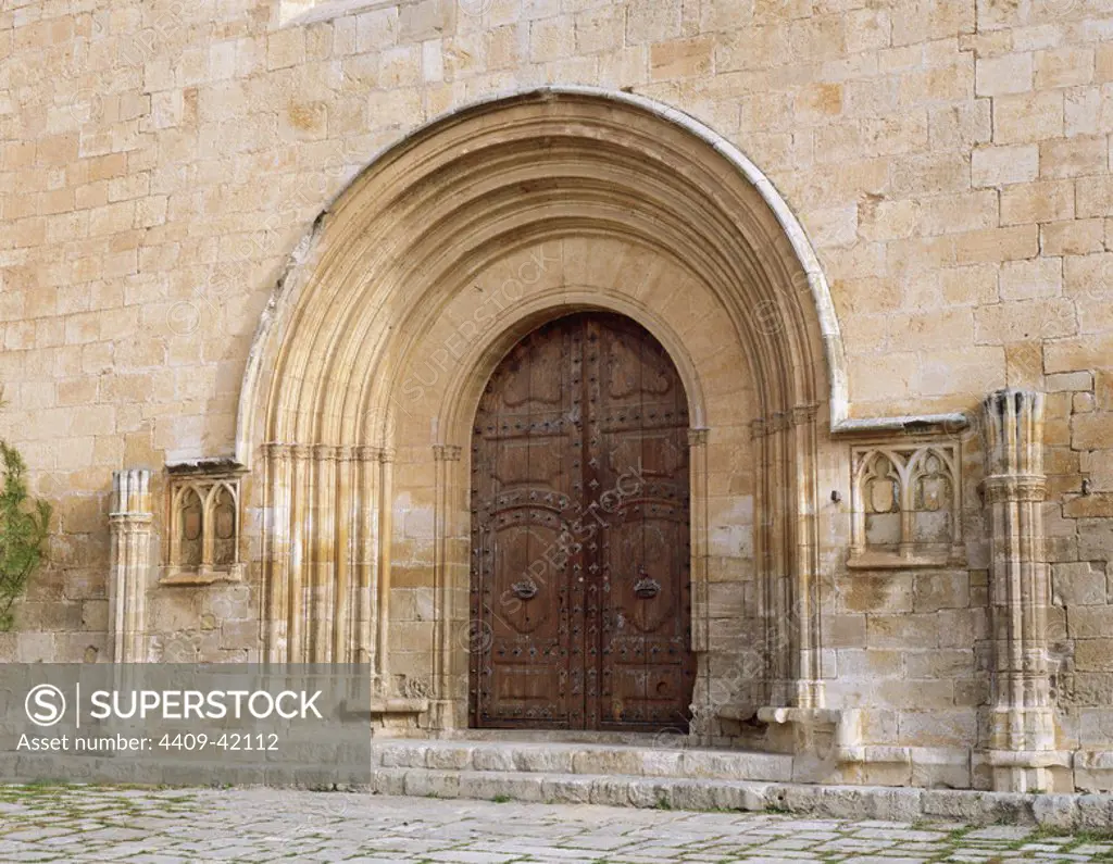 Spain. Catalonia. Monastery of Santes Creus. Church. 13th century. Door.