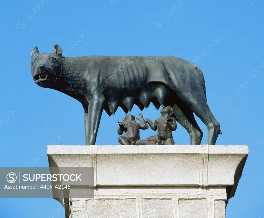 Replica of Capitoline wolf and infants Romulus and Remus. Merida. Spain.