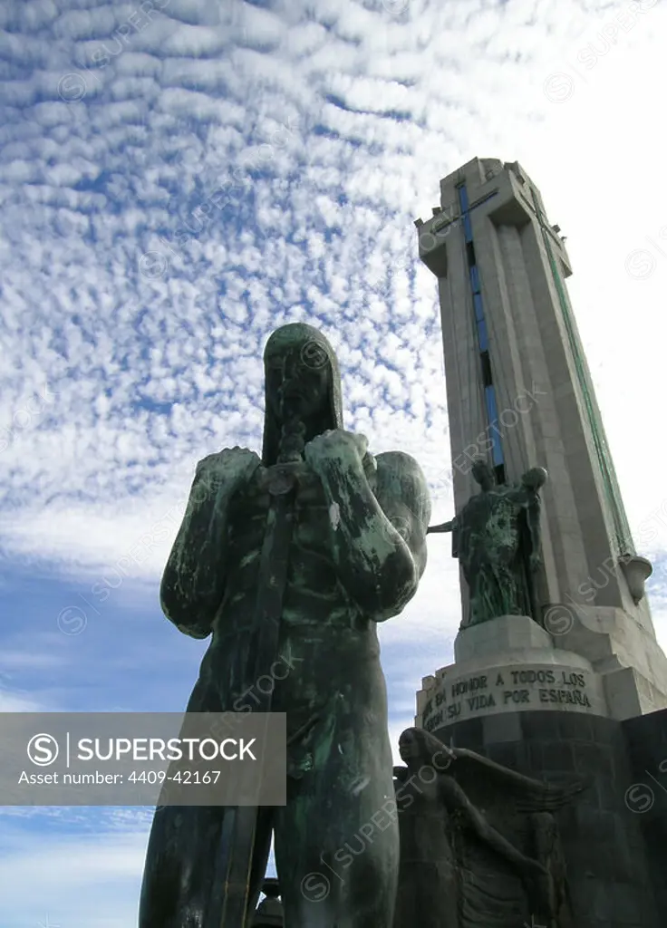 CANARIAS. SANTA CRUZ DE TENERIFE. Monumento a los Caídos, situado en el centro de la Plaza de España. Tenerife. Provincia de Santa Cruz de Tenerife. España.