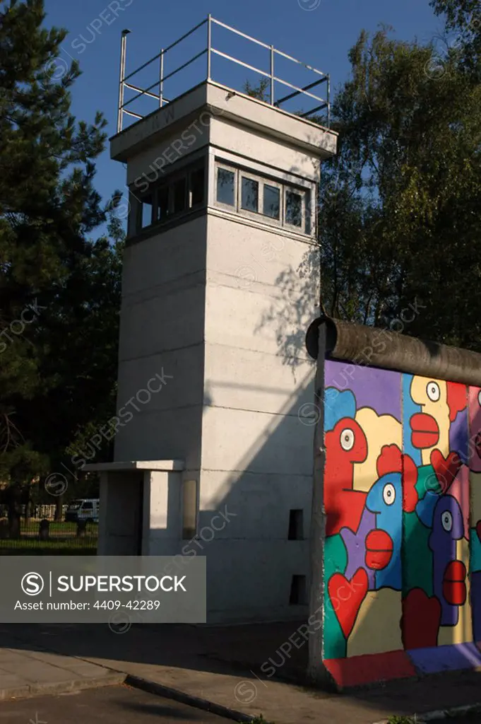 Watchtower and strecht of the Berlin Wall in the Allied Museum. Berlin. Germany.