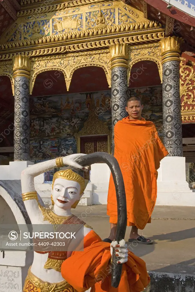 MONJE BUDISTA. LUANG PRABANG (Patrimonio de la Humanidad). Laos.