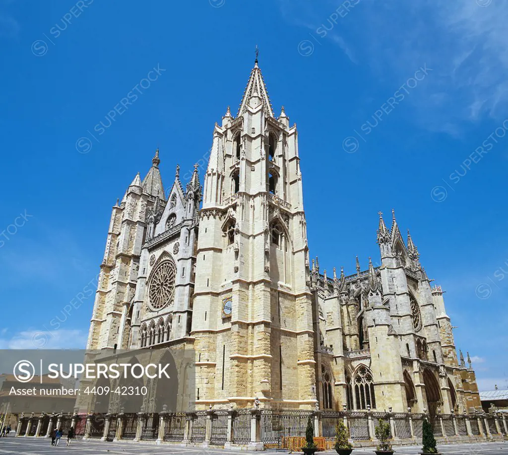 Spain. Leon. Santa Mari_a de Leo_n Cathedral, also called The House of Light or the Pulchra Leonina. Gothic style. 13th century. Built by master architect Enrique. Main facade.