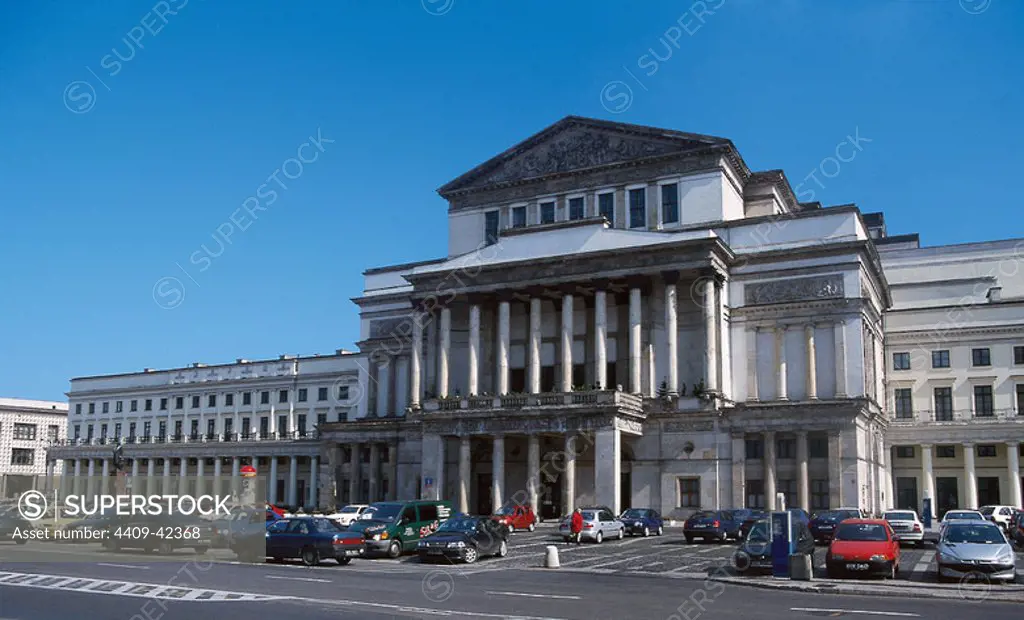 Wielki Theater (Grand Opera Theater). Built between 1825 and 1833 by Antonio CORAZZI in neoclassical style. It was rebuilt between 1951 and 1965 after its destruction in the war, with full fidelity to its original appearance. Outside view. Warsaw. Poland.