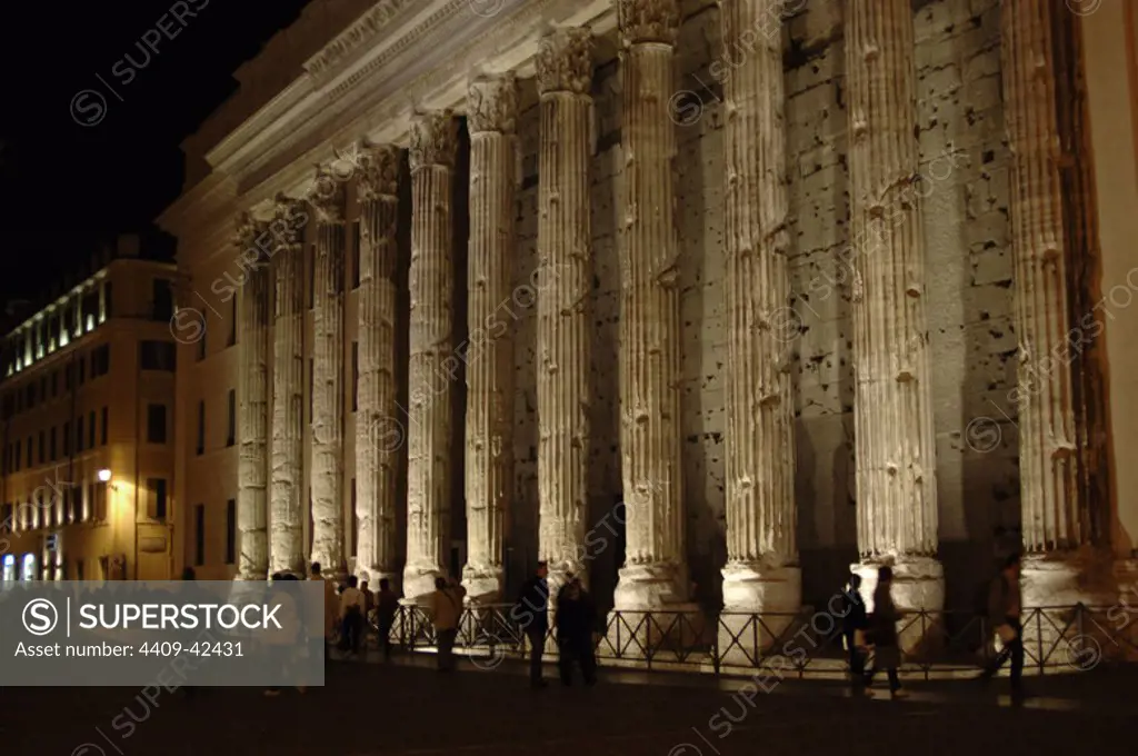 Italy. Rome. Temple of Hadrian or Hadrianeum. Built by Antoninus Pius in 145. Incorporated into a later building. Colonnade with Corinthian columns. Piazza di Pietra (Piazza of Stone). Night view.