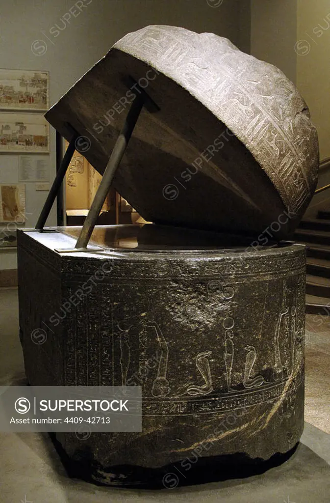 Egyptian Art. Sarcophagus of Wennefer. Late Period. Dynasty 30-2nd Persian Period. 380332 B.C. Memphite Region, Saqqara, Egypt. Metropolitan Museum of Art. New York. United States..