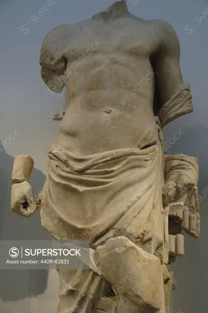 Greek Art. 5th century B.C. Zeus. Decoration of the Temple of Zeus in the Sanctuary of Olympia. Parian marble. East pediment. 460 B.C. Archaeological Museum of Olympia. Greece.