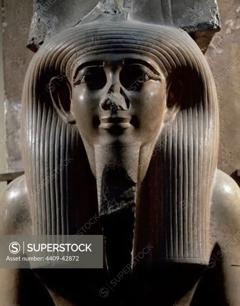 ARTE EGIPCIO. EGIPTO. AMENOFIS II o AMENHOTEP II (h.1436-h.1413 a.C.). Faraón egipcio (1428-1401 a.C.), hijo de Tutmosis III y Hatsepsut Meritra. DINASTIA XVIII. IMPERIO NUEVO. BUSTO DEL FARAON realizado en piedra caliza. Museo Egipcio de EL CAIRO.