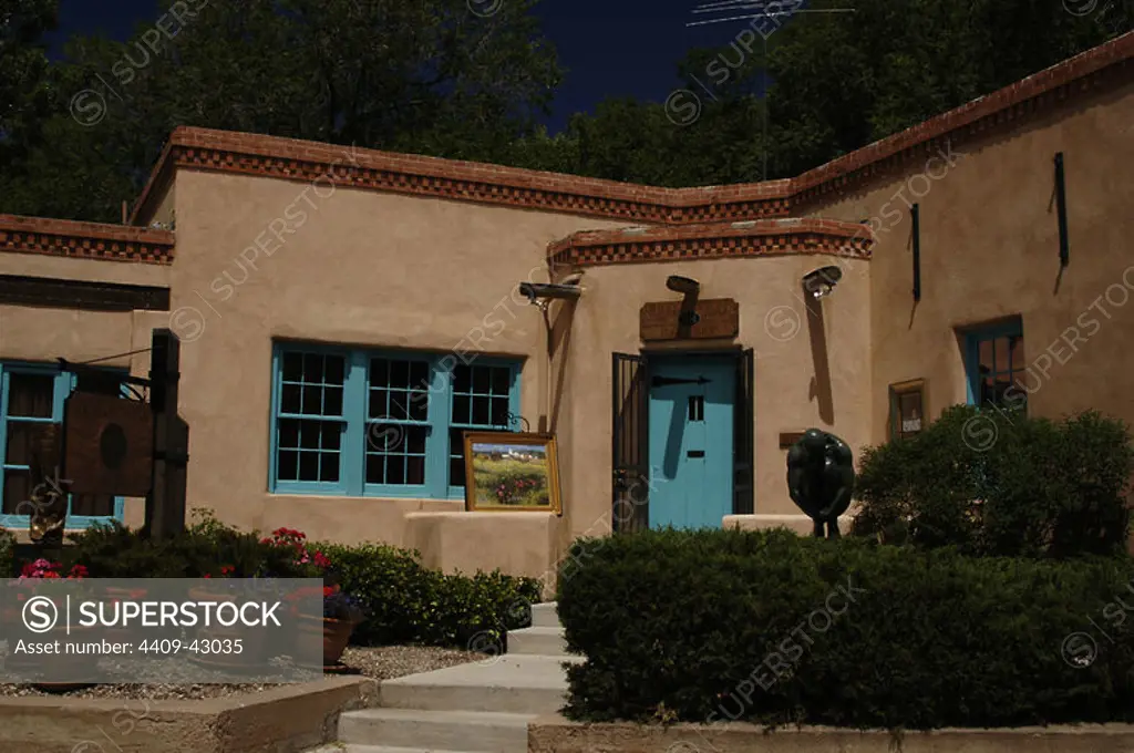 United States. Santa Fe. Art Gallery at Canyon Road. State of New Mexico.