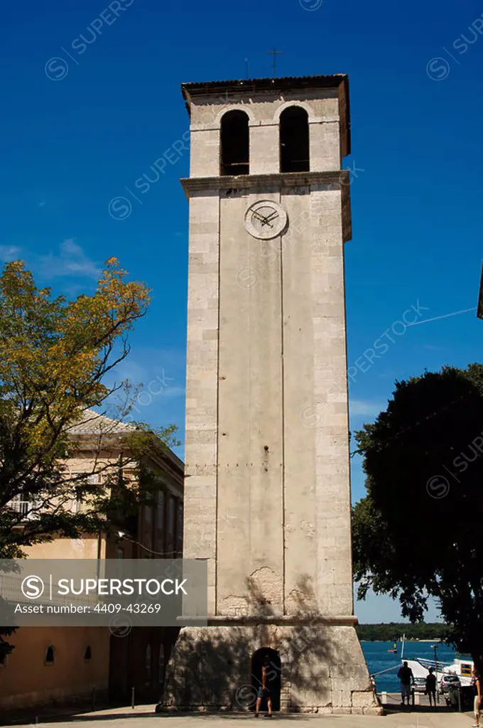 Cathedral of the Assumptionof the Virgin Mary. Fourth century, although during the eighteenth century suffered many changes that continue until 1924. The bell tower. Pula. Croatia.
