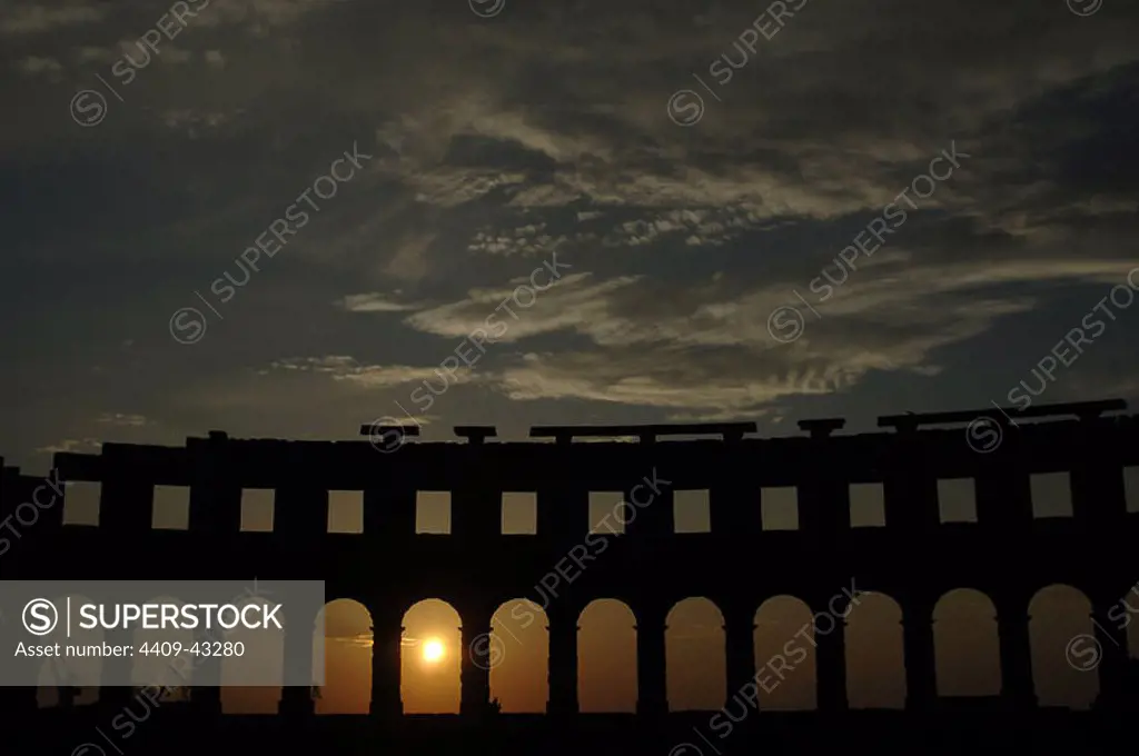 CROATIA. Roman Amphitheater. Built in the first century A.D. Declared a World Heritage Site by UNESCO. Inside view at sunset. Pula. Istrian Peninsula. Copyright: No disponible para portada de libro hasta el 7 de Febrero de 2027.