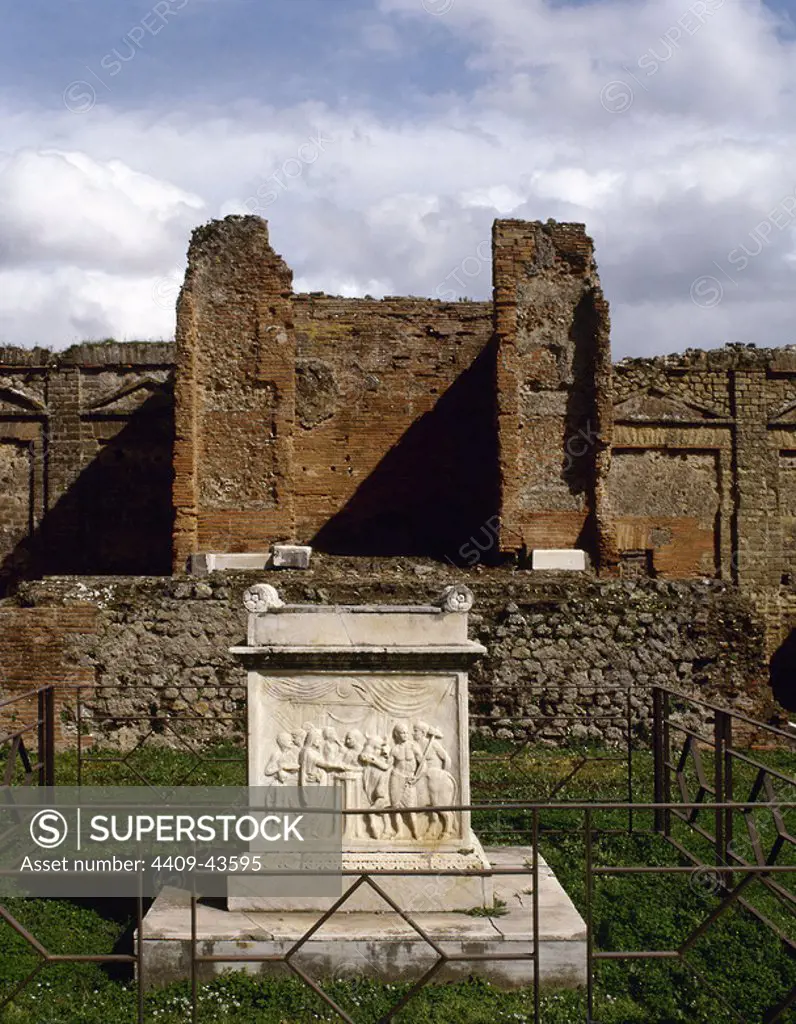 Italy. Pompeii. Temple of Vespasian (69-79 CE) with an altar depicting a sacrificial scen. The sacrificer and his aide bring the sacrificial bull, while the priest, a veil over his head, pours the libation over a tripod.
