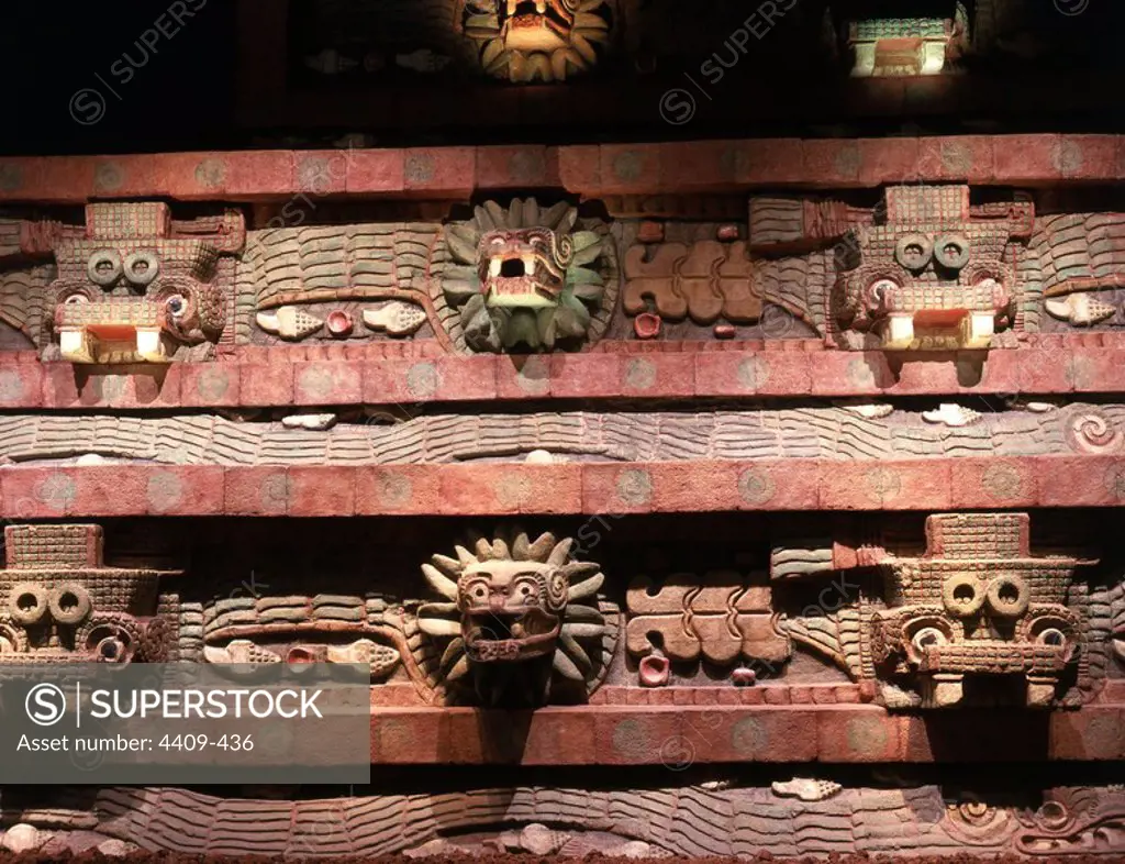 Mexico.Mexico D.F.Museo Nacional de Antropologia.Reproducción de la Piramide de Quetzalcoalt.Cultura de Teotihuacan.
