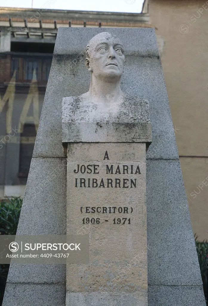 IRIBARREN, José Maria (1906-1971). Escritor español. Poligrafo que trató los temas populares. MONUMENTO dedicado al escritor. TUDELA. Navarra. España.