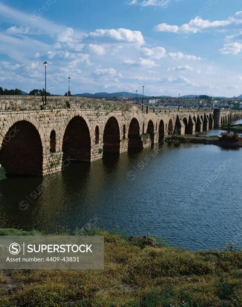 Merida. Roman bridge, built in I century B.C. , on the river Guadiana. Province of Badajoz. Extremadura. Spain.