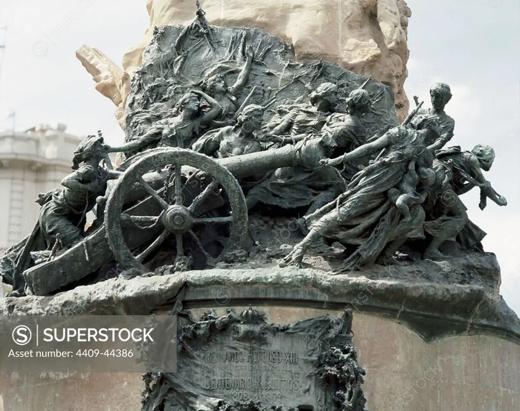 Napoleonic Wars. Peninsular War (1807-1814). Monument to the Siege of Zaragoza. Built in1908 by the Spanish sculptor Agustin Querol (1860-1909). Sculpture depicting a group of women, led by the Countess of Burette, drag a cannon. Bronze. Zaragoza. Spain.