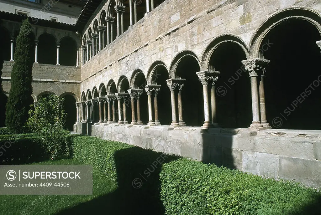Romanesque Art. Monastery of Santa Maria de Ripoll. Founded by the Count Wilfred the Hairy in 879 or 880. Historic-artistic monument since 1931. Partial view of the cloister. Ripoll. Catalonia. Spain.