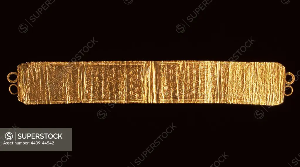 ARTE CELTA. ESPAÑA. "DIADEMA DE RIBADEO". Realizada en oro, está fechada hacia el siglo II a. C. Museo Arqueológico Nacional. Madrid.
